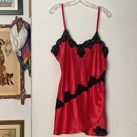 Vintage Victoria’s Secret gold label lace slip - Picture 1 of 14